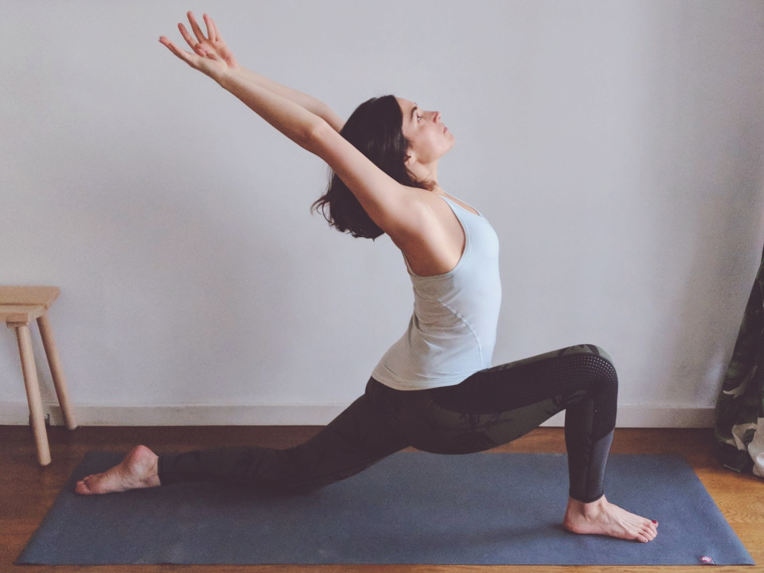 Anjaneyasana - variation 1