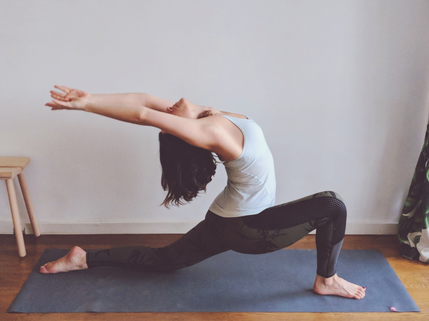 Anjaneyasana - variation 2